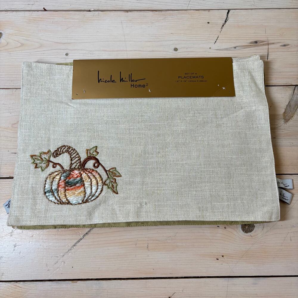 Nicole Miller Home NWT Embroidered Pumpkin Placemats (4)